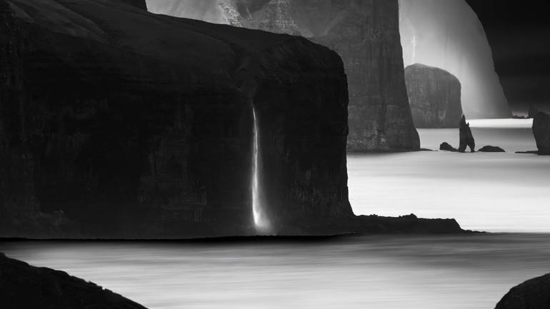 Original Black & White Landscape Photography by Zheng Chen