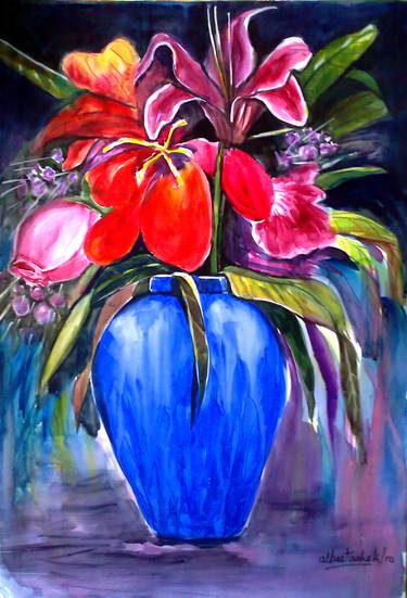 Blue flower vase thumb