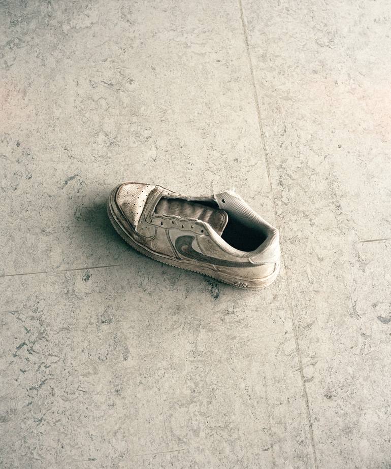 Original Fashion Photography by Hugo Kevelaer | Documentary Art on Paper | Traces of Childhood - Limited edition of 3