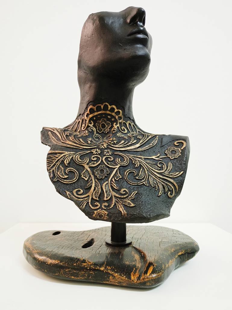 Original Women Sculpture by Pasquale Ricci | Figurative Art on Bronze | VERMILION