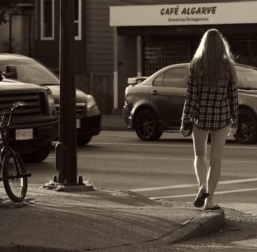 Beauty in shorts walks across the street in traffic thumb