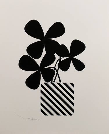 Tehos - Three black flowers with pot 02 thumb