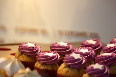 Starry raspberry cupcakes thumb
