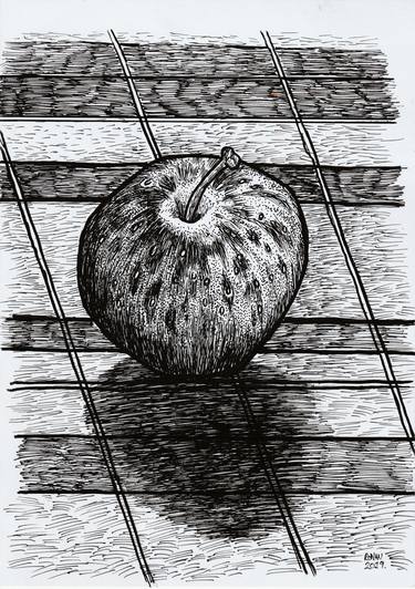 Apple on a tablecloth thumb