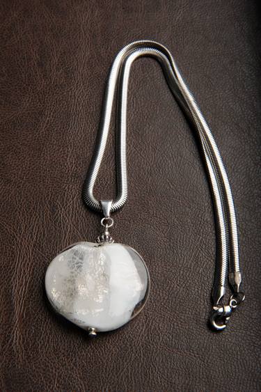 White pendant made in Murano glass and silver leaves thumb
