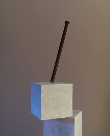 Scalpello su cubo di cemento thumb