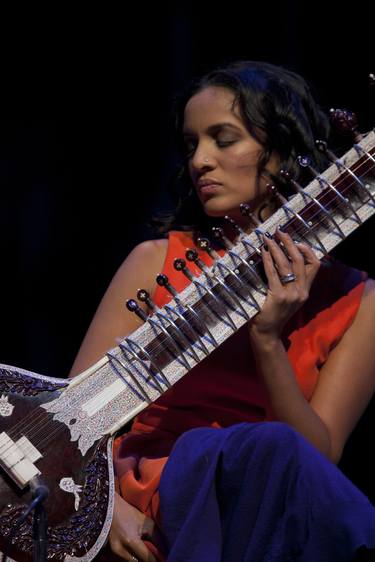 Anoushka Shankar with her sitar in London - Limited Edition of 5 thumb