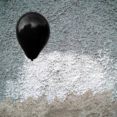 Black Balloon thumb