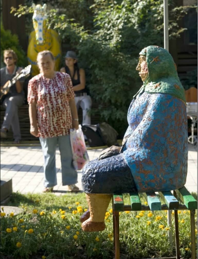 Original Street Art People Sculpture by Hanna Kyselova