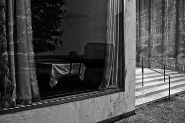 The  empty table, Edition 5/10 B/w printed in archival materials. thumb