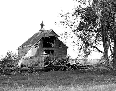 Abandoned Barn Black and White thumb
