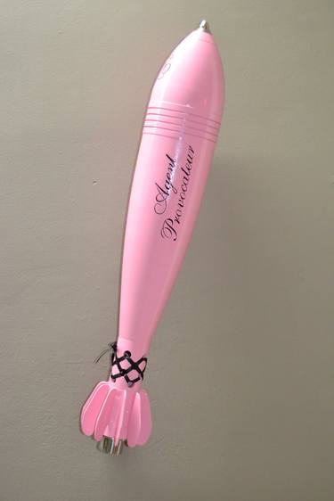 agent provocateur bomb thumb