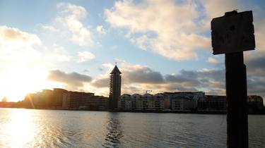 London in the evening thumb