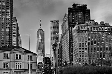 New York City Skyline 2017 - One World Trade Center and surroundings from The Battery Park thumb