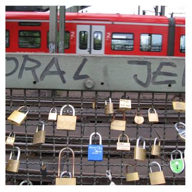 padlock of love thumb