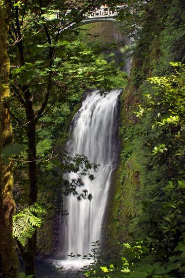 Multnomah Falls, Portland, Oregon thumb