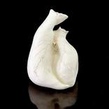Son Coeur en porcelaine by Monica Wakefield