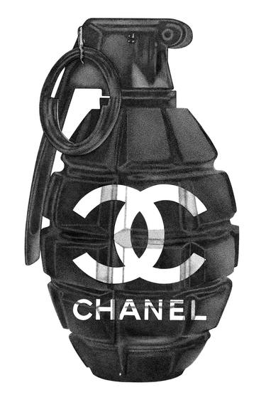 CHANEL BW thumb