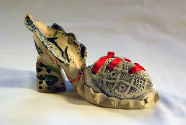 Ceramic shoe fit for a Queen  No: 65 thumb