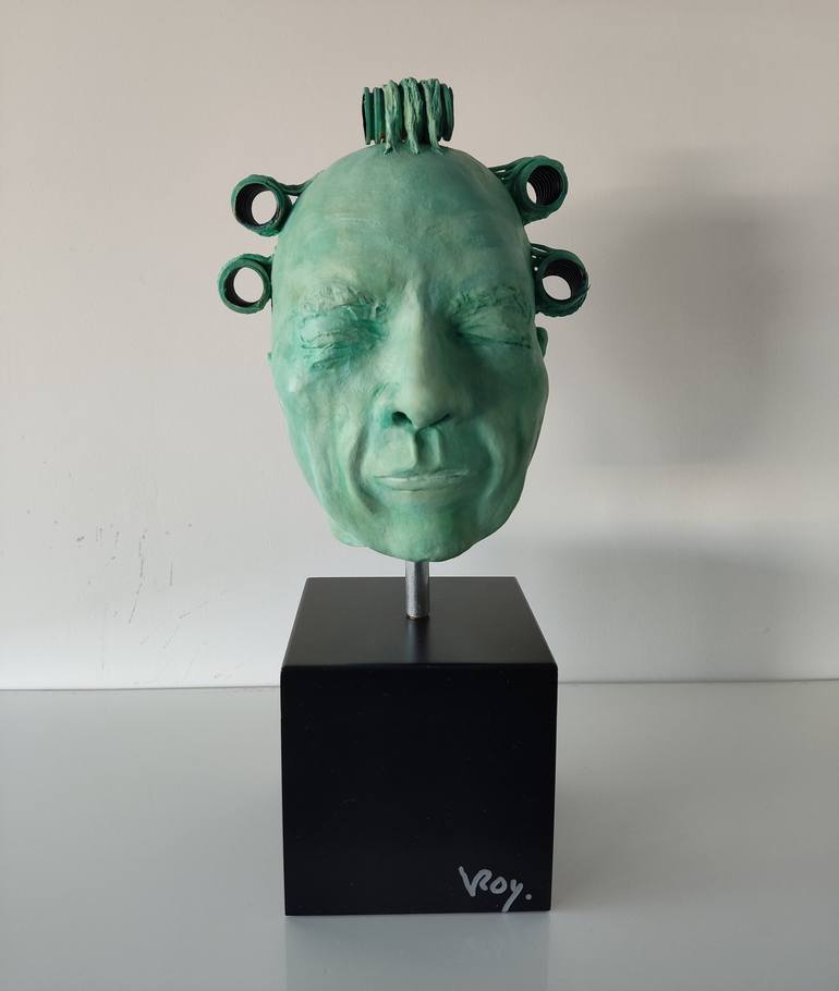 Original Figurative People Sculpture by Mar Vázquez-Roy