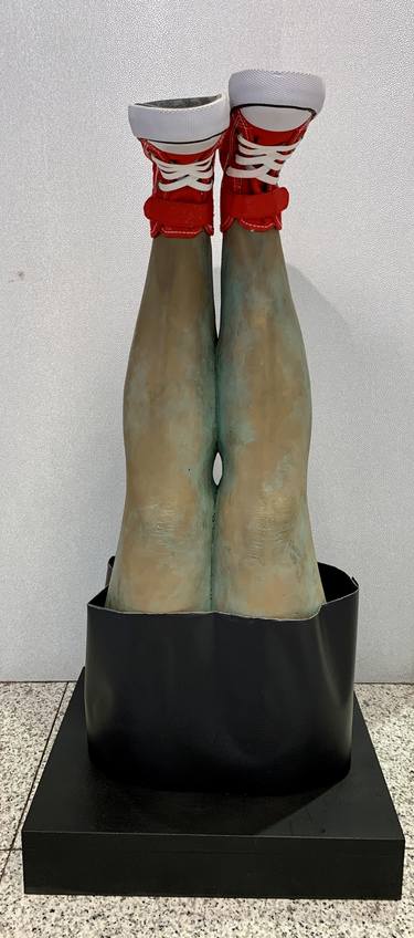 Original Figurative Women Sculpture by Mar Vázquez-Roy