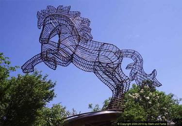Garden Sculpture rising wire-h thumb