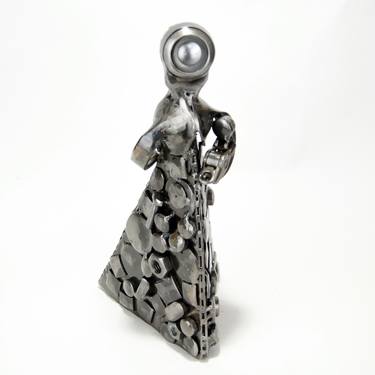 metal sculpture motherhood thumb