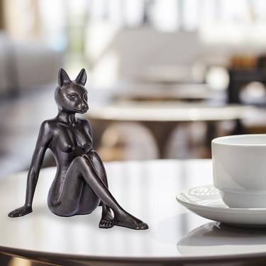 Catwoman thinks big (Bronze Sculpture, Pocket Size) thumb