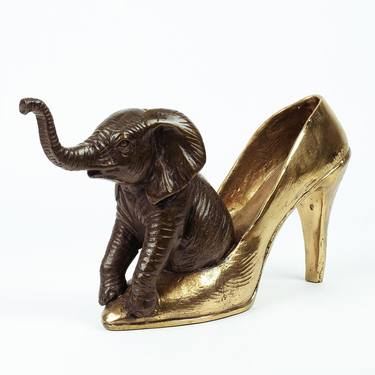 Walk with the elephant (Bronze Sculpture) thumb