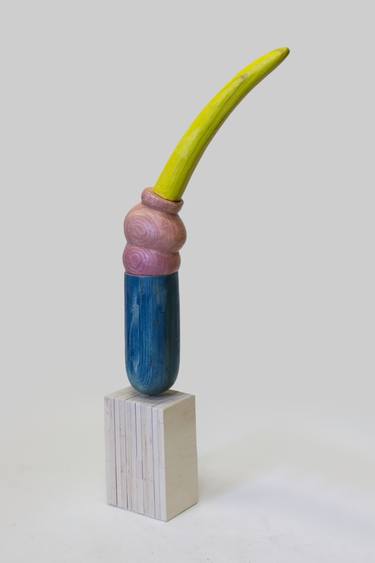 Sculpture with one tusk - Sculptuur met één slagtand thumb