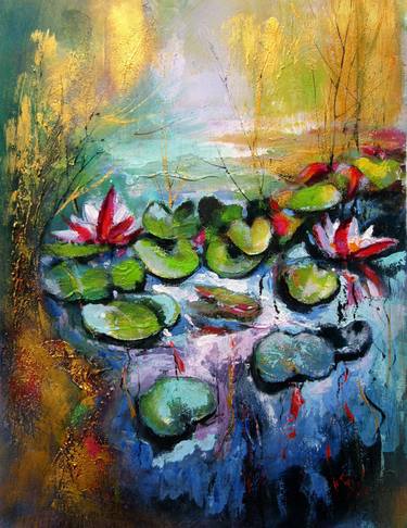 Water mirror and water lilies with gold thumb
