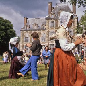 Balleroy dancers