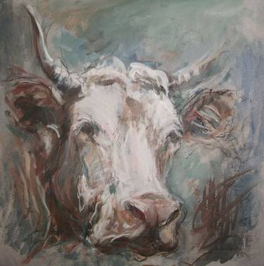 Portrait of cow looking right thumb