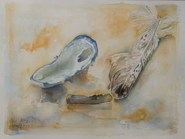 blue mussel, feather and flint stone thumb