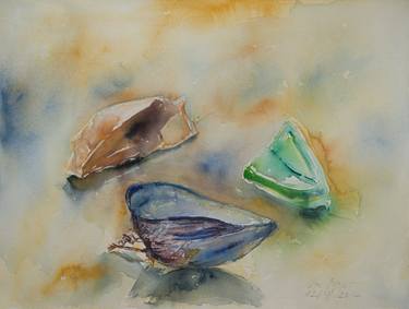 flint stone, bottle glass and blue mussel thumb