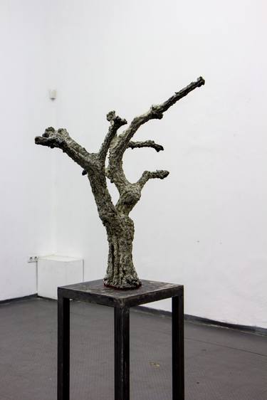 tree 2, H67x67x61cm, cast iron, 2019 thumb