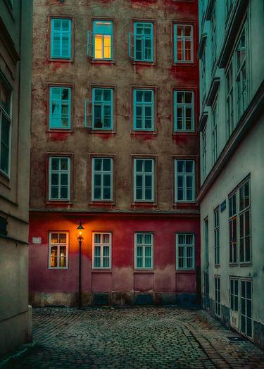 vienna night street thumb