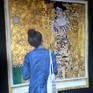Woman watching the famous painting of gustav klimt in the museum

Watching Klimt Woman in Gold Portrait of Adele Bloch-Bauer I