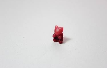 Red gummy bear thumb