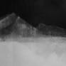 Je travaille dans un atelier face aux belles montagnes des Pyrénées. Parfois l'horizon est sous le brouillard, parfois les montagnes enneigées semblent très proches. C'est un paysage changeant mais toujours beau.
J'ai choisi le noir et blanc qui convient à la période hivernale. La force se trouve dans le contraste.
J'utilise l'acrylique sur papier épais ; cela donne un résultat fort et doux.
sur papier 300gr Hannemühle
