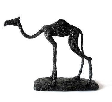 black camel thumb