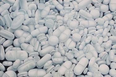 white pills thumb