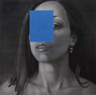 portrait with a blue rectangle thumb