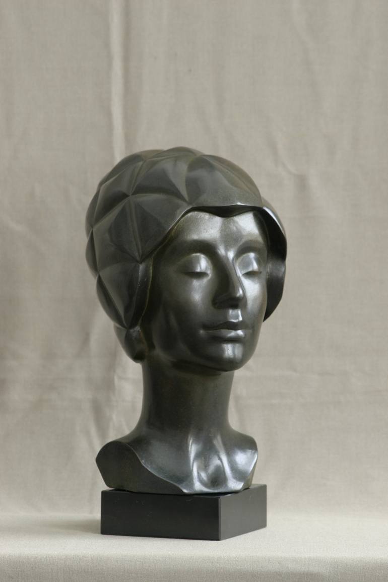 Original Art Deco Women Sculpture by Marina Radius