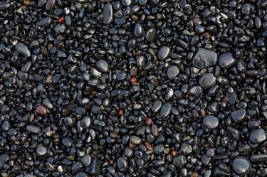 black pebbles thumb