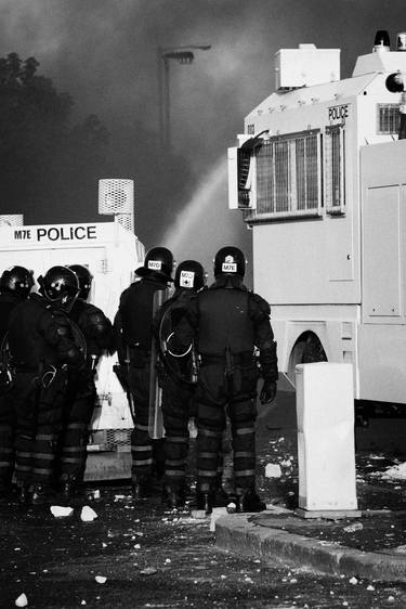 psni police riot officers water cannon belfast thumb