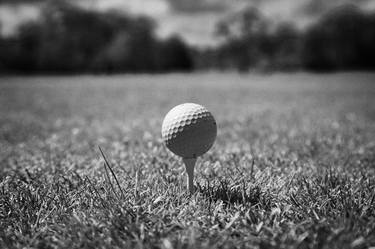 golf ball sitting on tee thumb