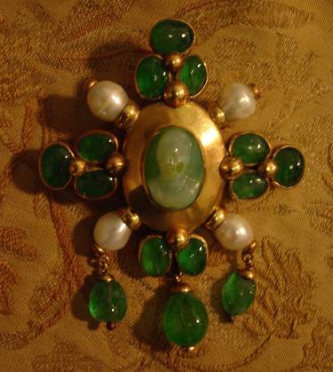 gold emerald, pearl & carved emerald roman cameo pendant thumb