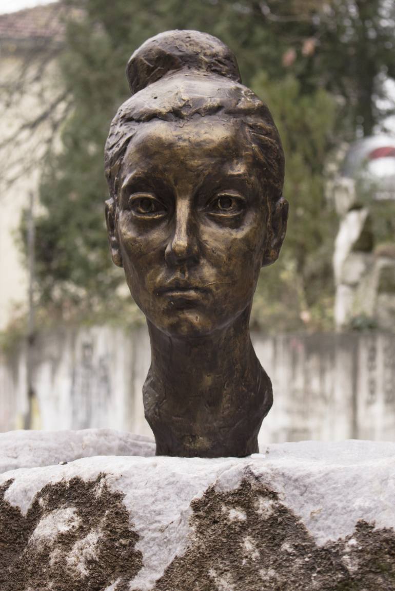 Original Figurative Women Sculpture by Krasimir Metodiev