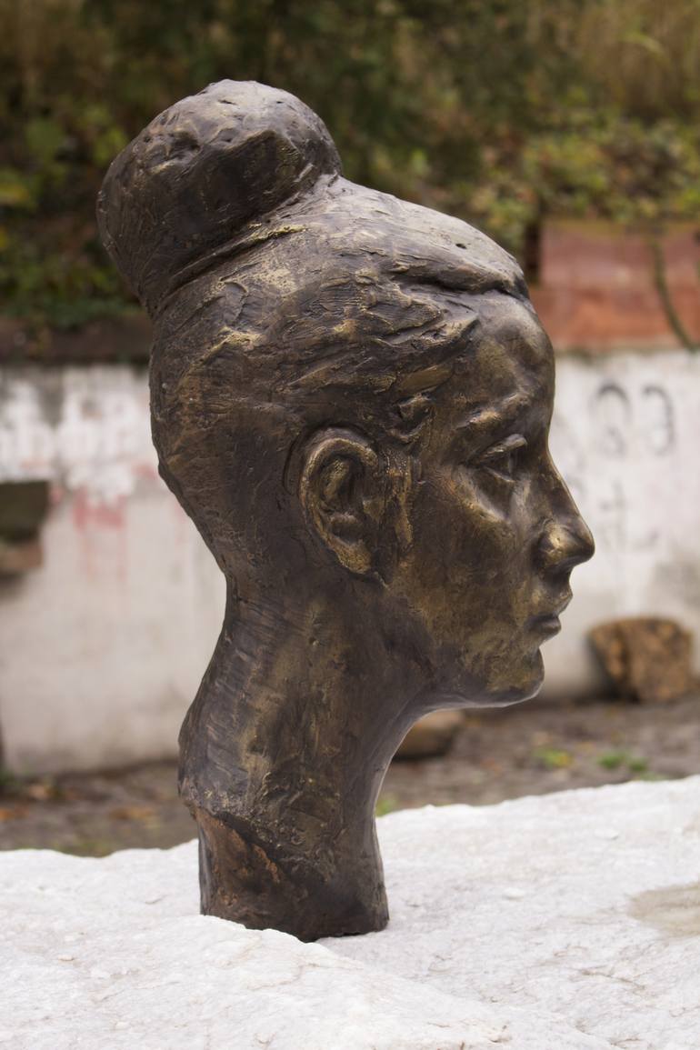 Original Figurative Women Sculpture by Krasimir Metodiev